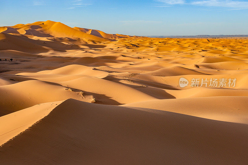 沙子和Erg Chebbi沙漠，Merzouga，摩洛哥，北非